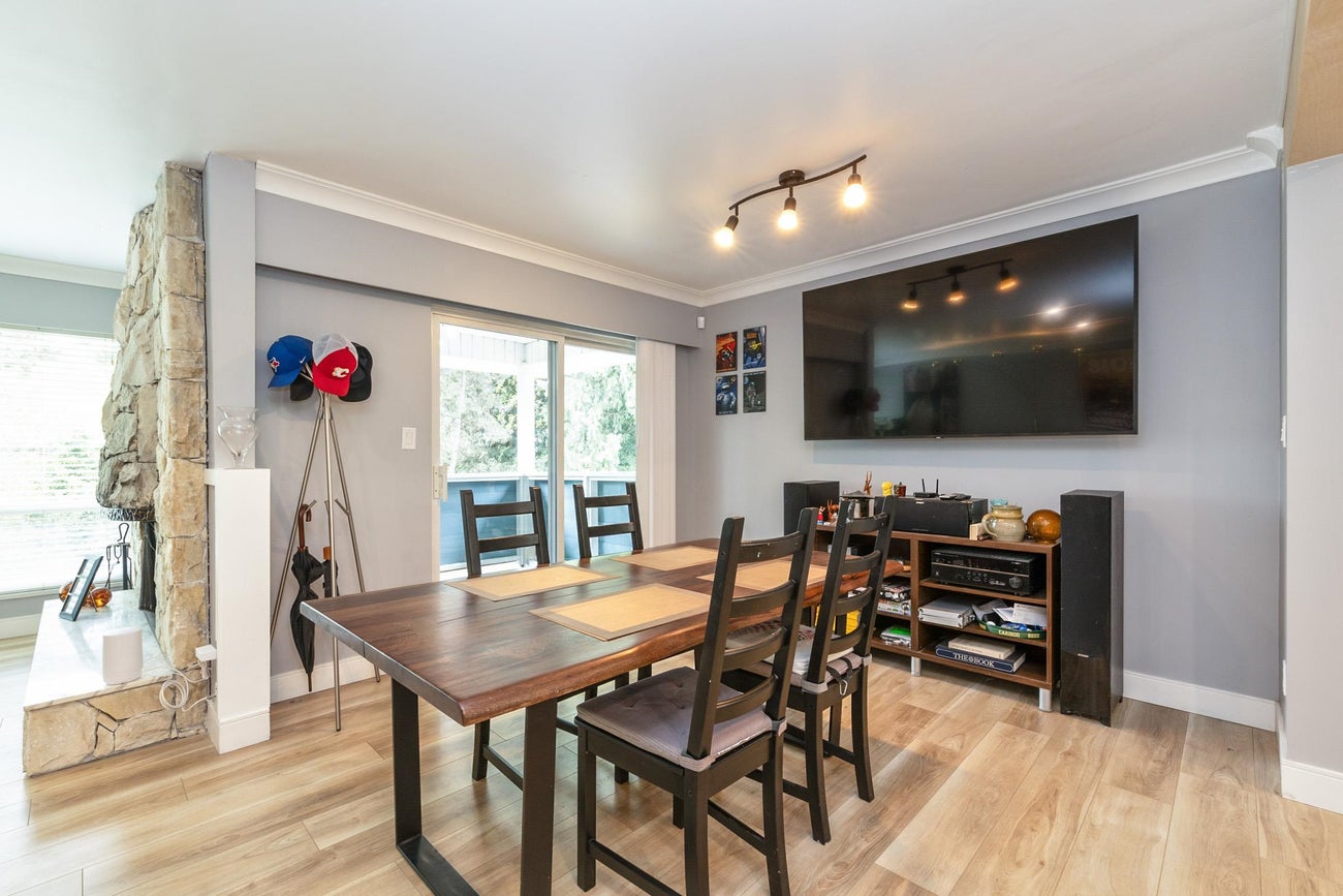 320 Gloucester Court - Coquitlam East Single Family Residence for Sale, 3 Bedrooms (R3116034)# - 9