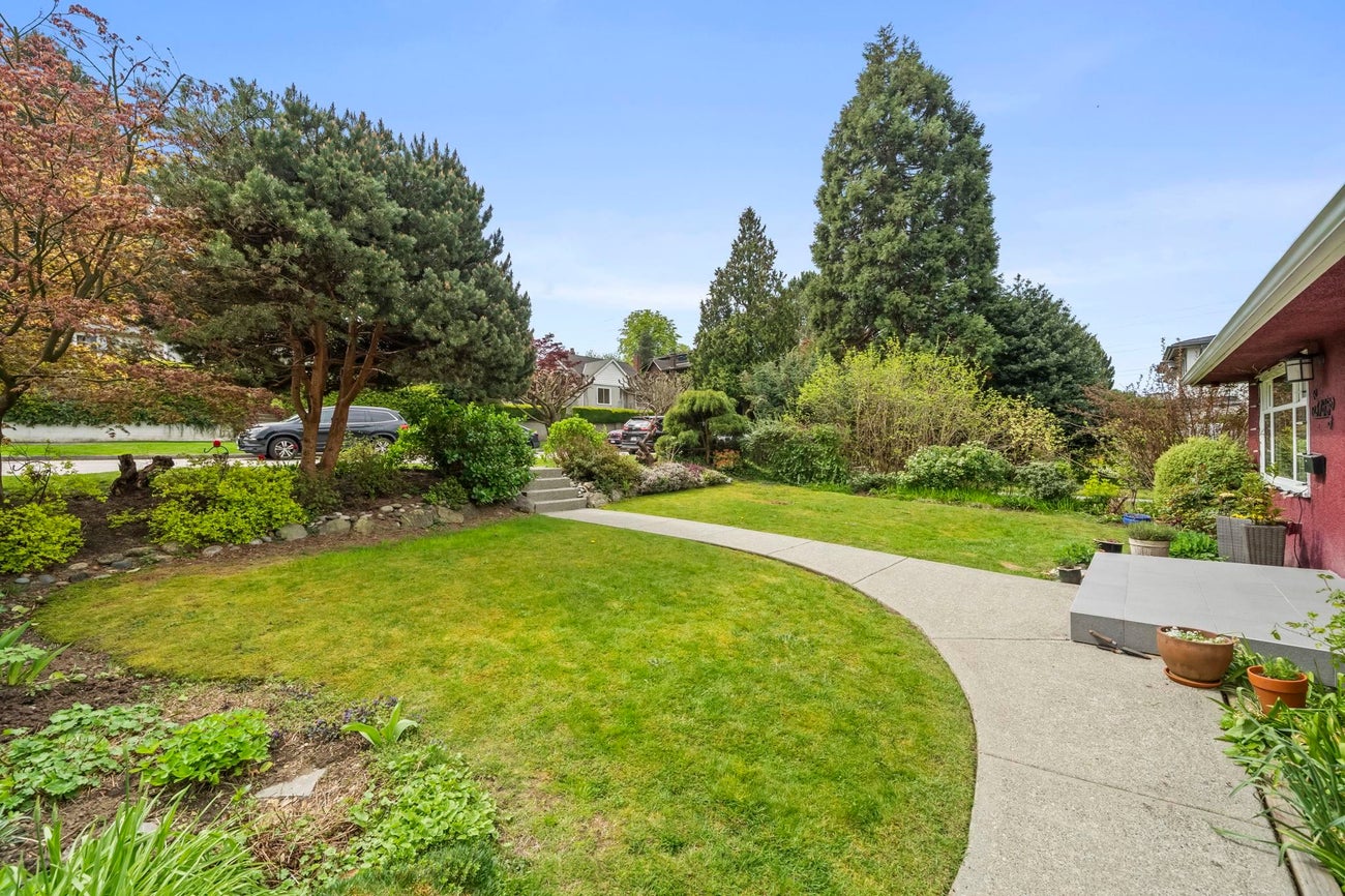 3765 Edinburgh Street - Vancouver Heights single-family-residence for Sale, 5 Bedrooms (R3116199)# - 3