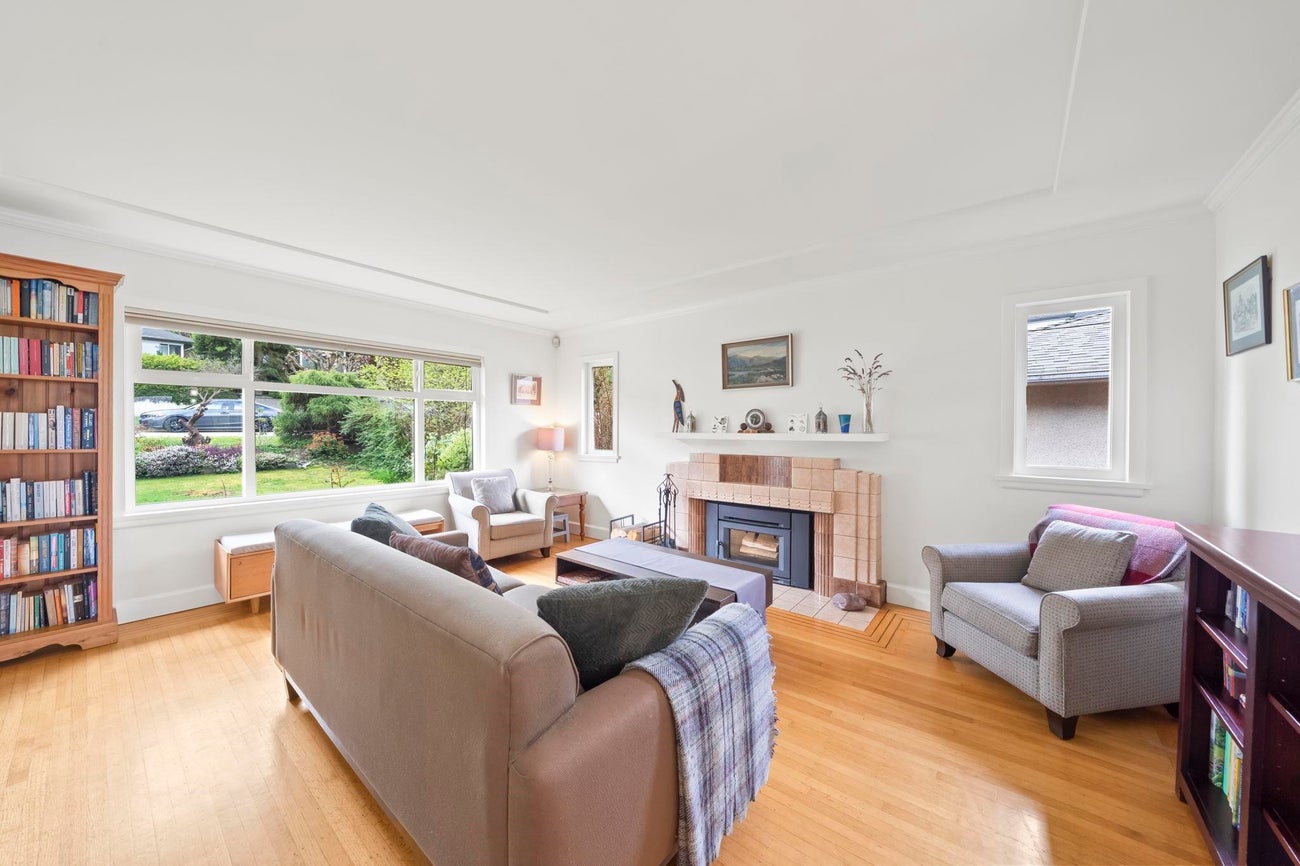 3765 Edinburgh Street - Vancouver Heights single-family-residence for Sale, 5 Bedrooms (R3116199)# - 5