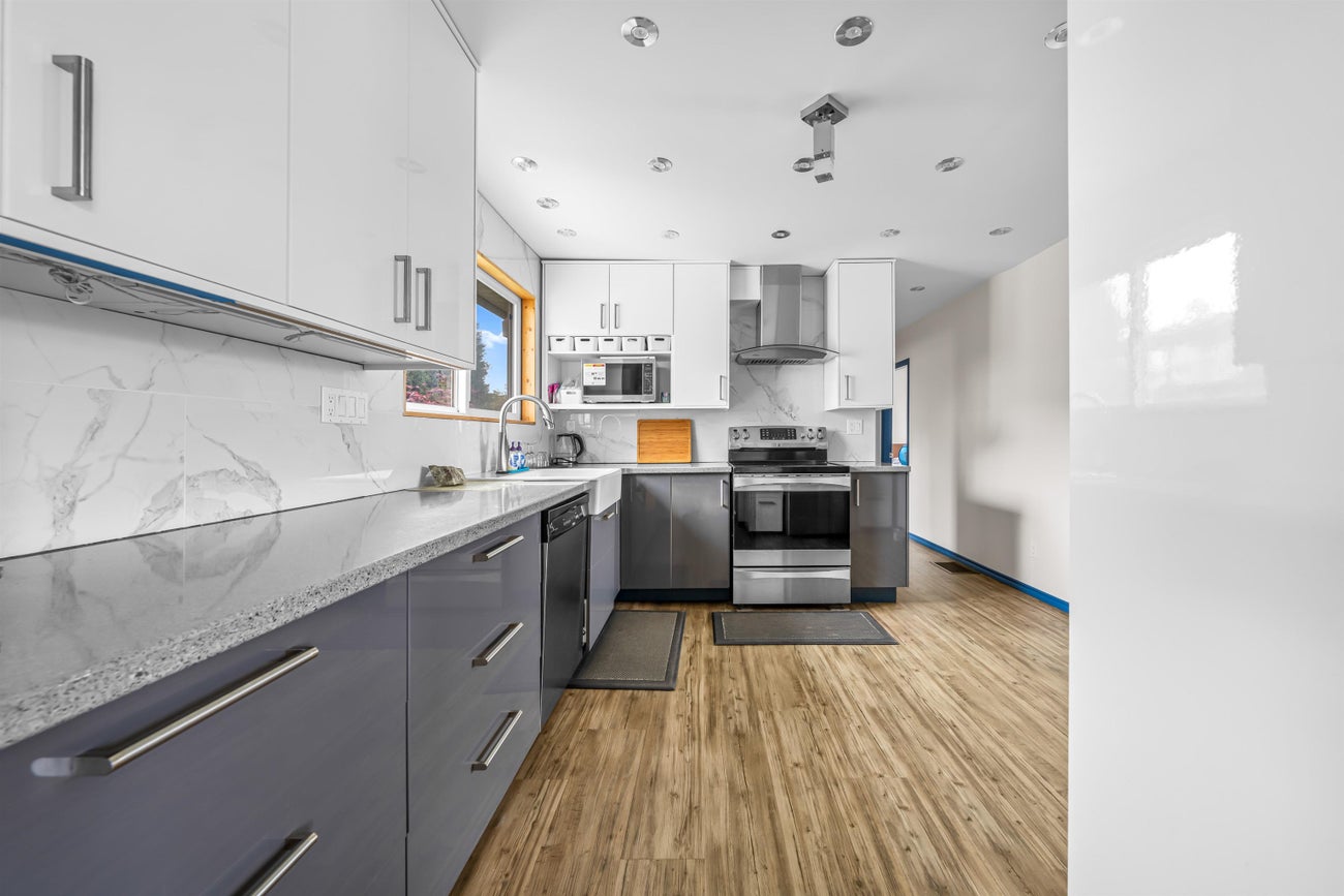 2151 Dawes Hill Road - Central Coquitlam single-family-residence for Sale, 4 Bedrooms (R3116279)# - 11