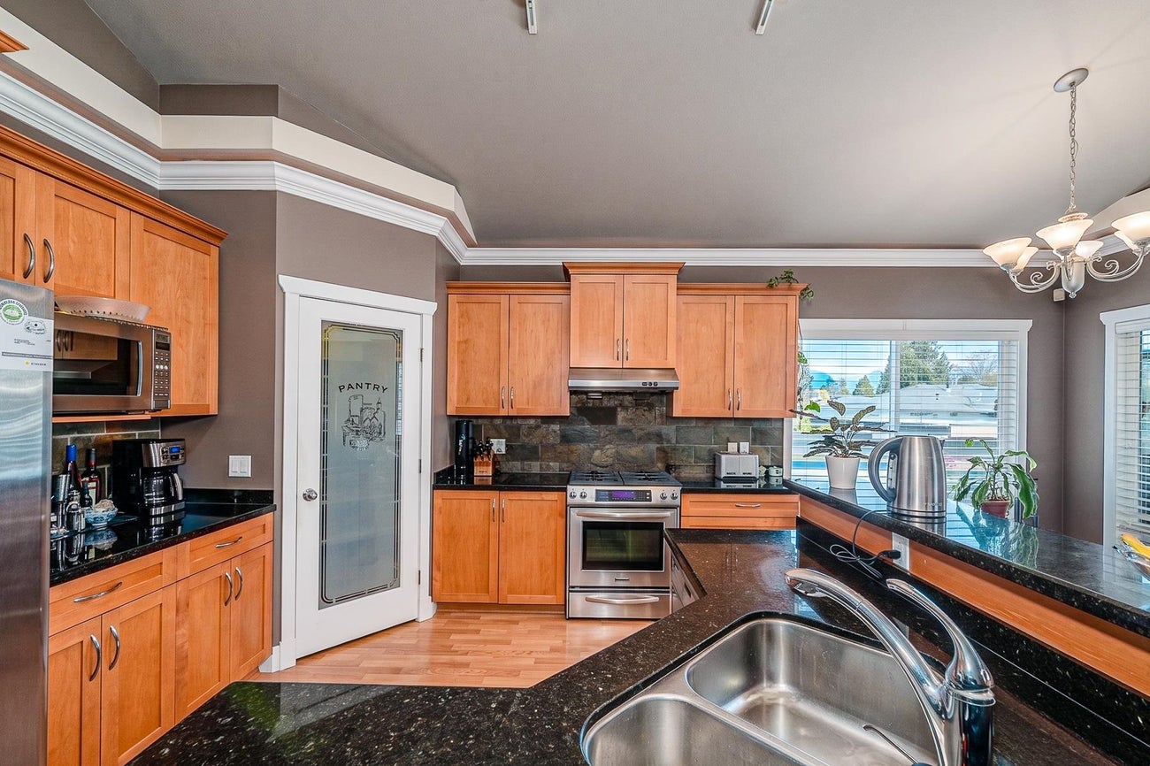 735 Schoolhouse Street - Central Coquitlam Single Family Residence for Sale, 7 Bedrooms (R3117261)# - 10