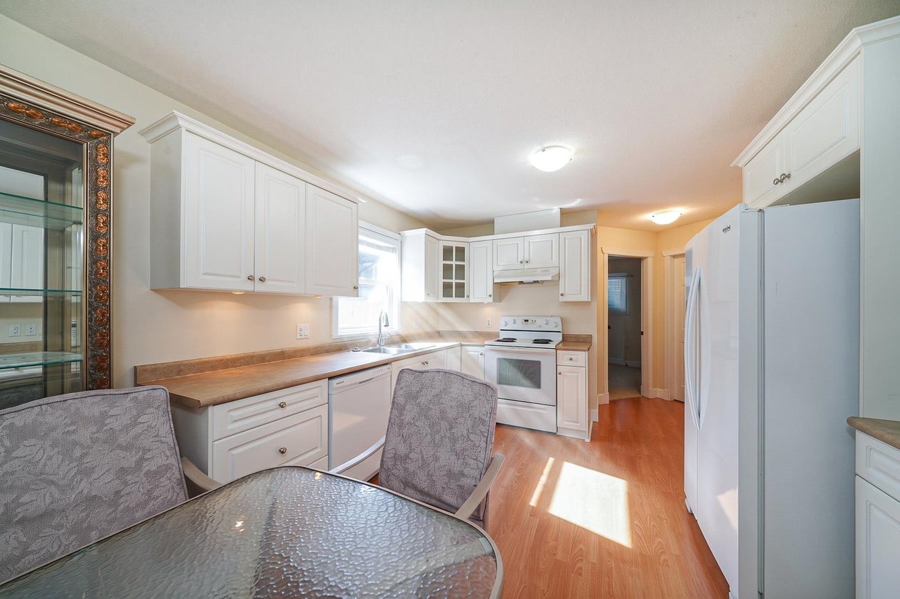 735 Schoolhouse Street - Central Coquitlam Single Family Residence for Sale, 7 Bedrooms (R3117261)# - 25