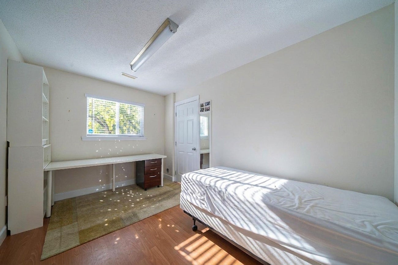 735 Schoolhouse Street - Central Coquitlam Single Family Residence for Sale, 7 Bedrooms (R3117261)# - 30