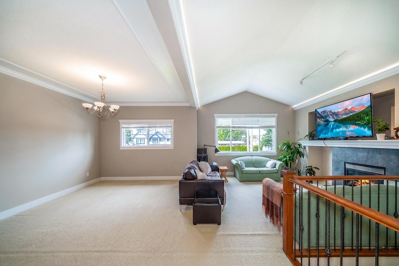 735 Schoolhouse Street - Central Coquitlam Single Family Residence for Sale, 7 Bedrooms (R3117261)# - 3