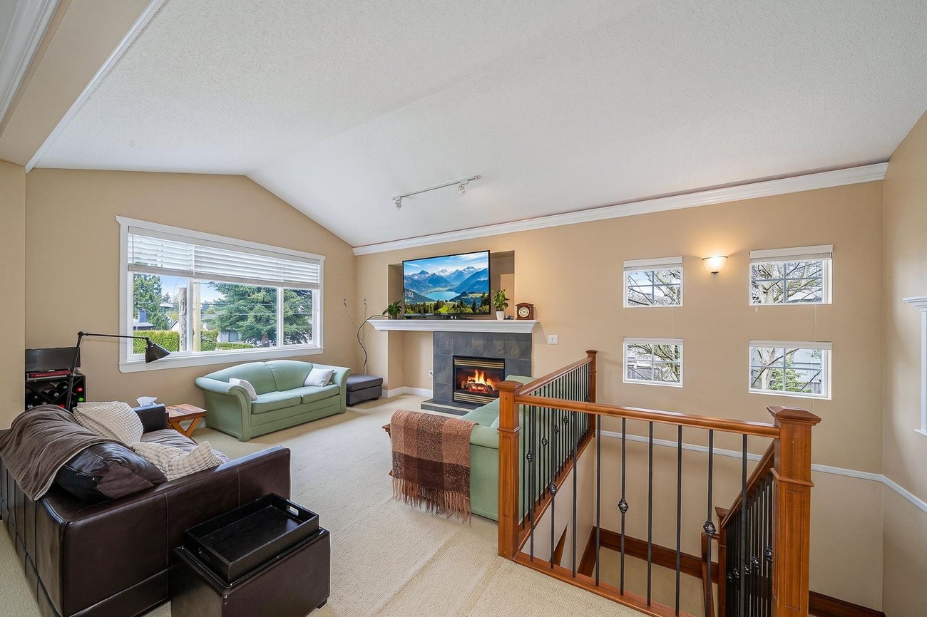 735 Schoolhouse Street - Central Coquitlam Single Family Residence for Sale, 7 Bedrooms (R3117261)# - 4