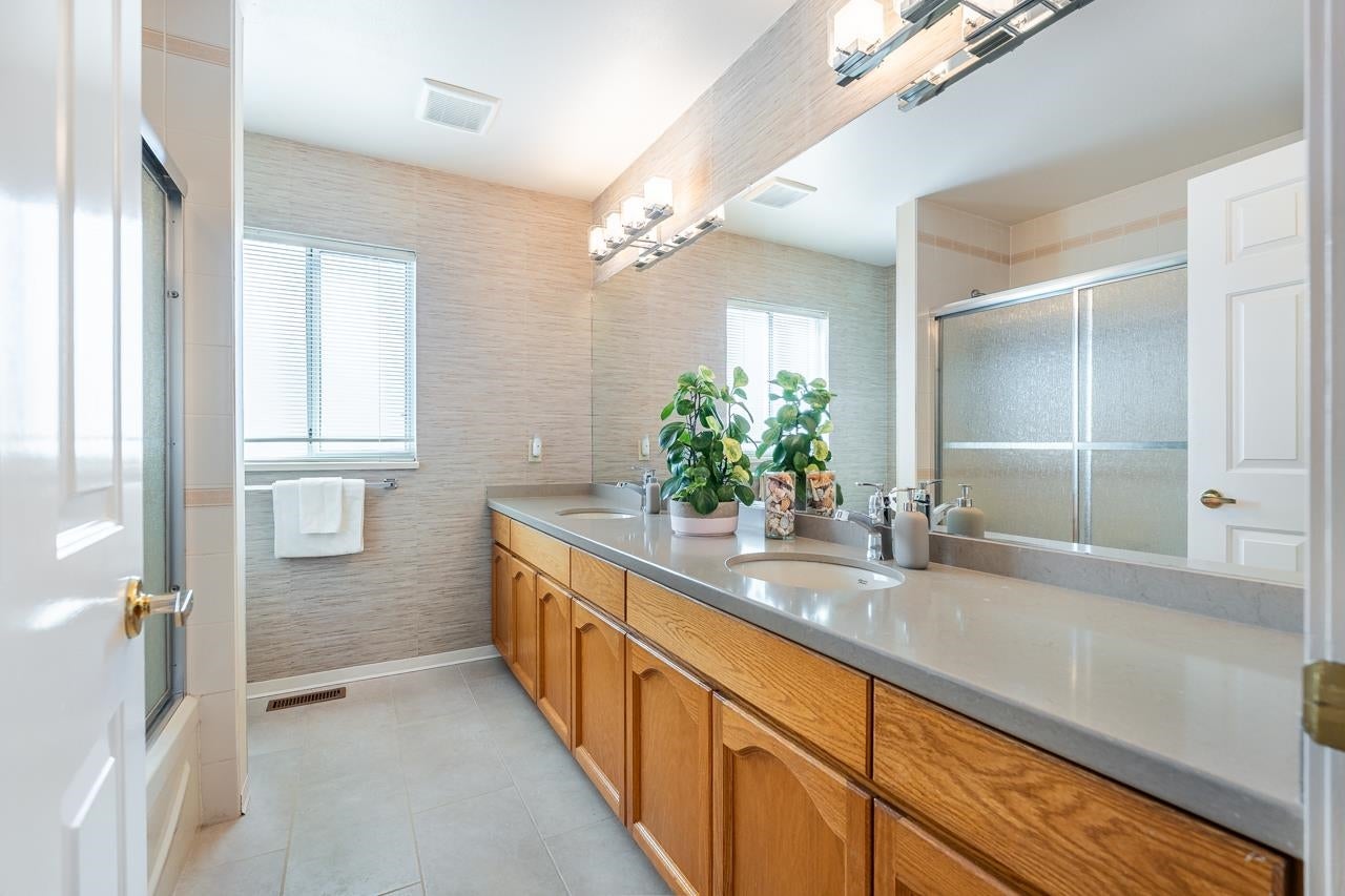 580 Clearwater Way - Coquitlam East single-family-residence for Sale, 5 Bedrooms (R3117530)# - 34
