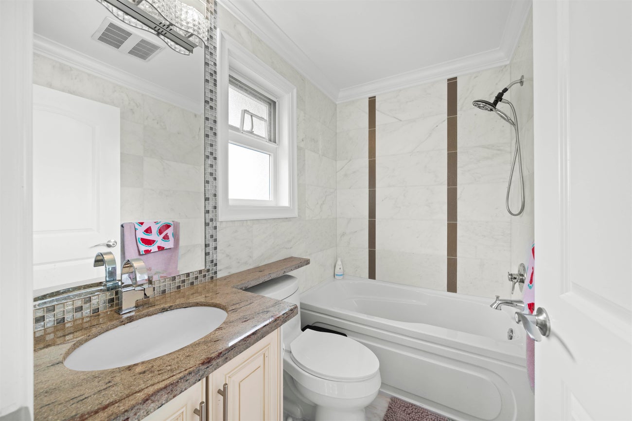 7638 Aubrey Street - Simon Fraser Univer. Single Family Residence for Sale, 7 Bedrooms (R3119353)# - 27