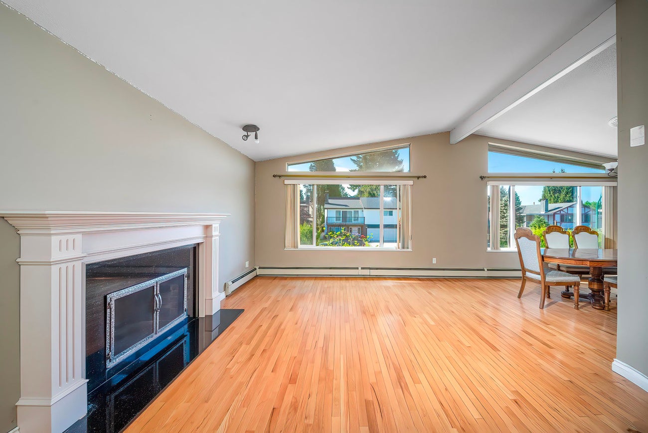 951 Everett Crescent - Sperling-Duthie single-family-residence for Sale, 5 Bedrooms (R3119790)# - 5