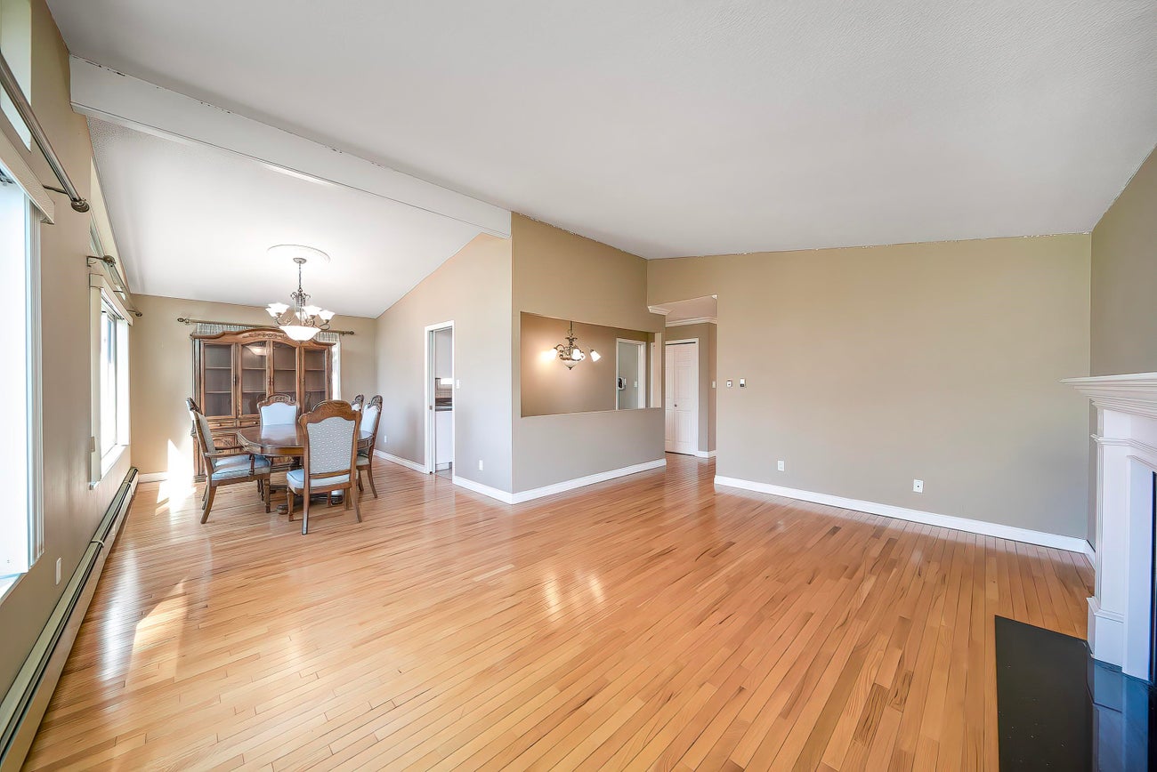951 Everett Crescent - Sperling-Duthie single-family-residence for Sale, 5 Bedrooms (R3119790)# - 6