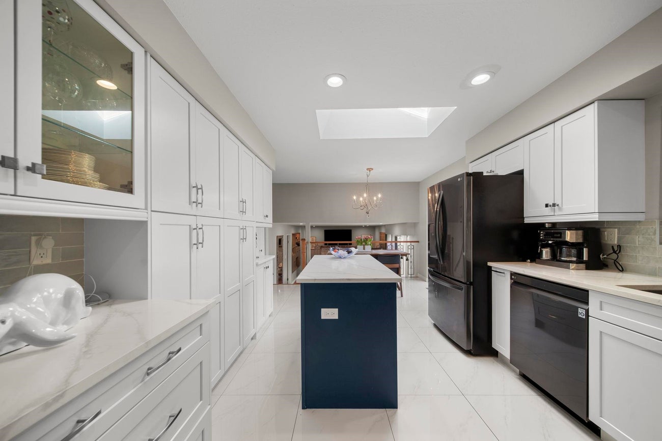 745 Dansey Avenue - Coquitlam West single-family-residence for Sale, 5 Bedrooms (R3120334)# - 16