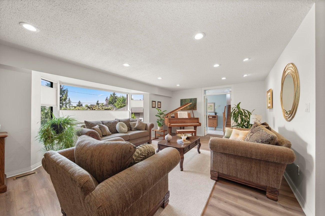745 Dansey Avenue - Coquitlam West single-family-residence for Sale, 5 Bedrooms (R3120334)# - 8