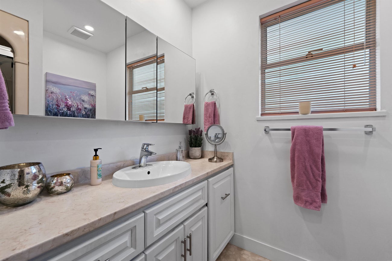689 Poplar Street - Central Coquitlam single-family-residence for Sale, 3 Bedrooms (R3120550)# - 18