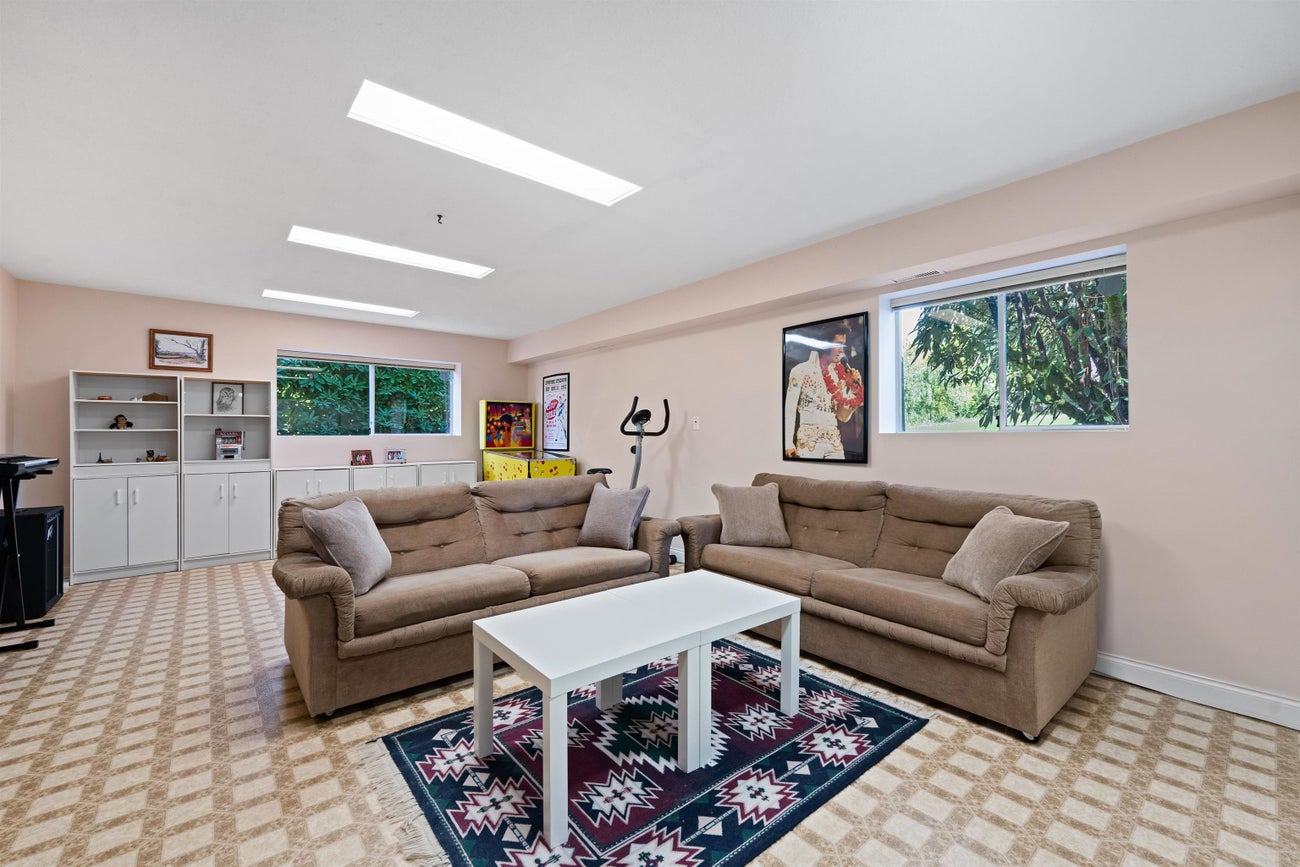 689 Poplar Street - Central Coquitlam single-family-residence for Sale, 3 Bedrooms (R3120550)# - 19