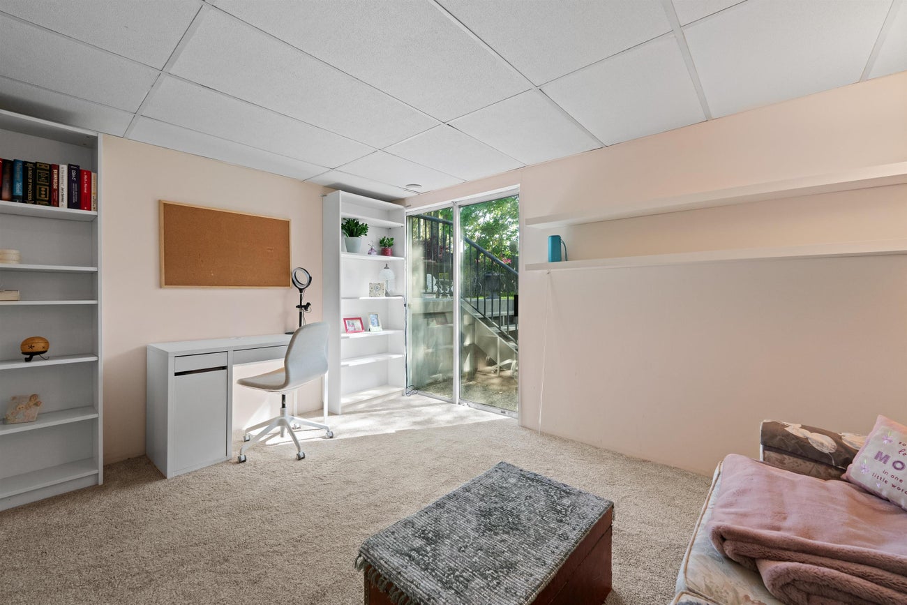 689 Poplar Street - Central Coquitlam single-family-residence for Sale, 3 Bedrooms (R3120550)# - 24