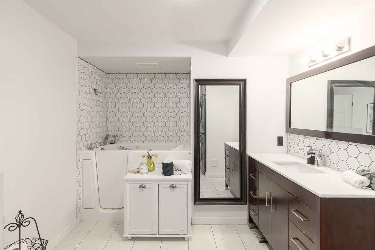 8029 Westlake Street - Government Road Single Family Residence for Sale, 5 Bedrooms (R3121950)# - 23