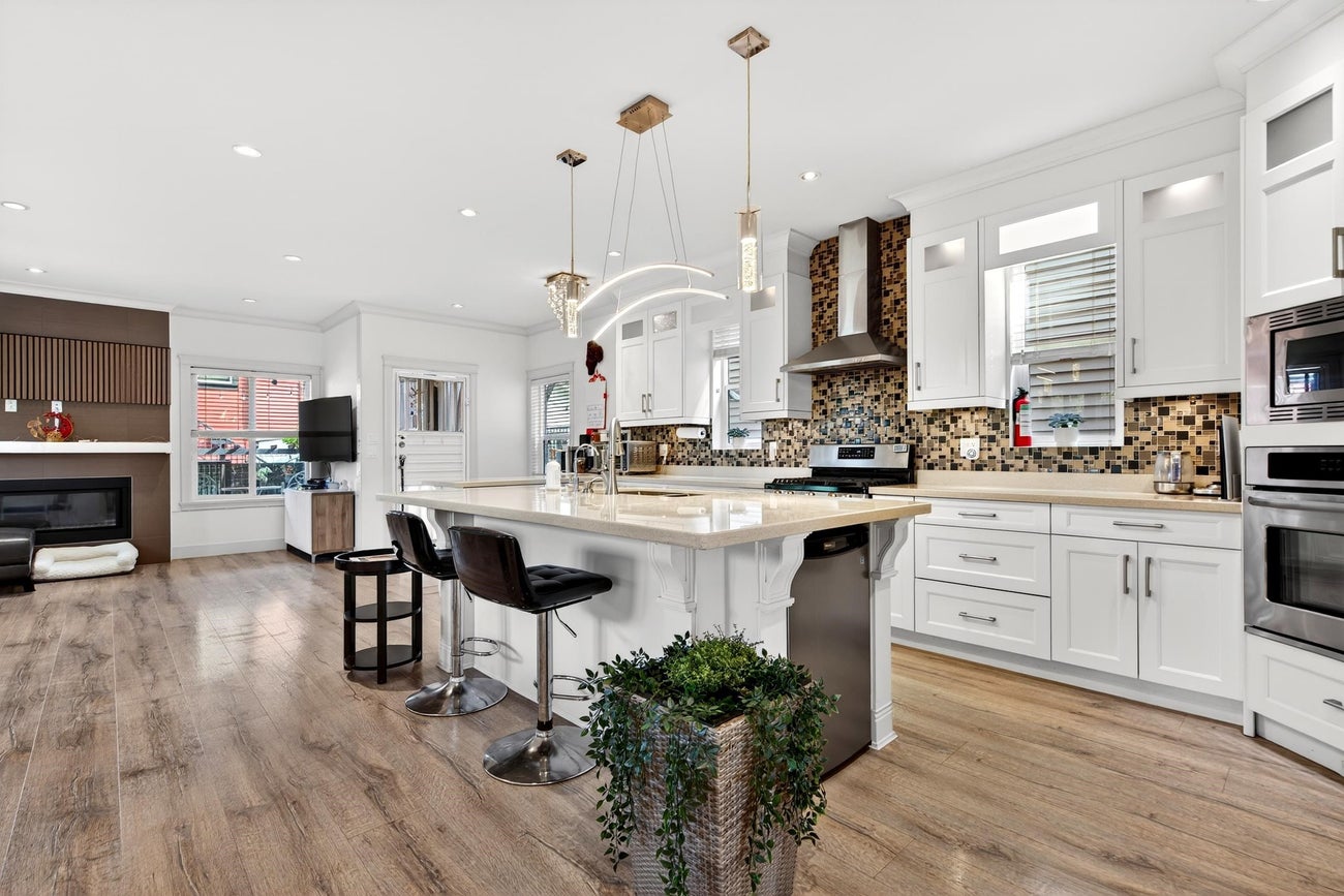 701 Lea Avenue - Coquitlam West Single Family Residence for Sale, 7 Bedrooms (R3122790)# - 4