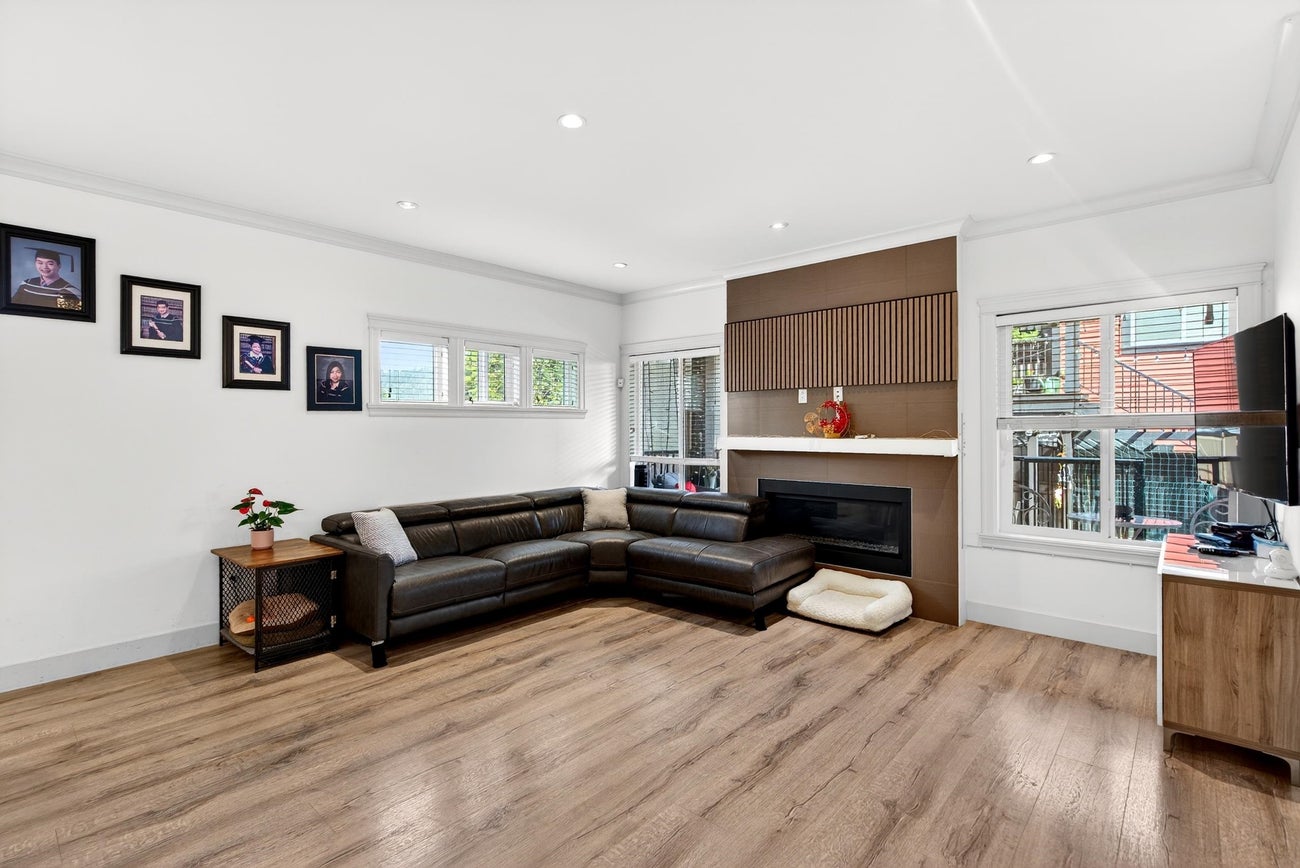 701 Lea Avenue - Coquitlam West Single Family Residence for Sale, 7 Bedrooms (R3122790)# - 7