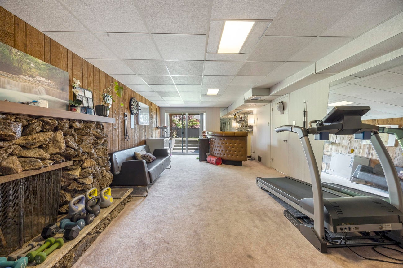 6890 Hycrest Drive - Montecito Single Family Residence for Sale, 4 Bedrooms (R3123178)# - 25