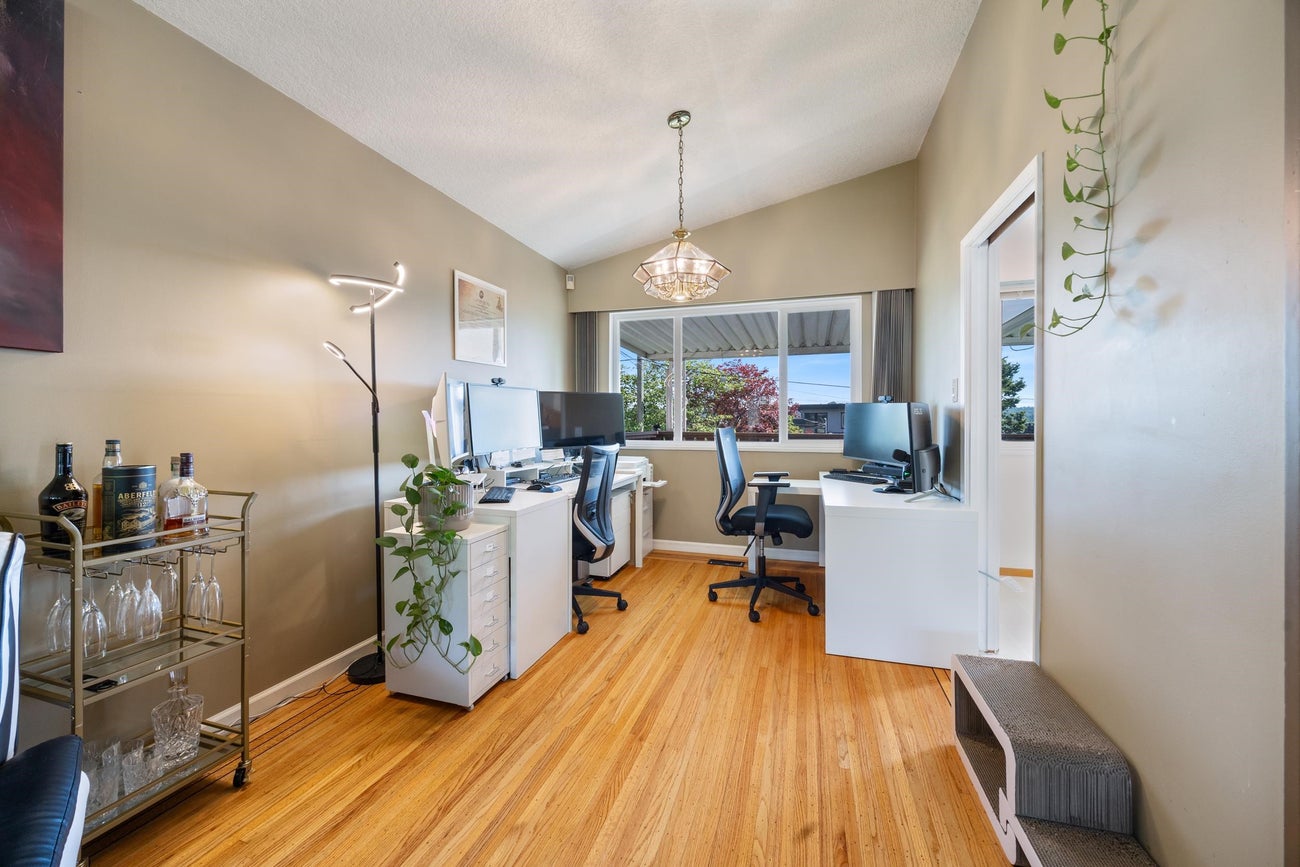 6890 Hycrest Drive - Montecito Single Family Residence for Sale, 4 Bedrooms (R3123178)# - 9