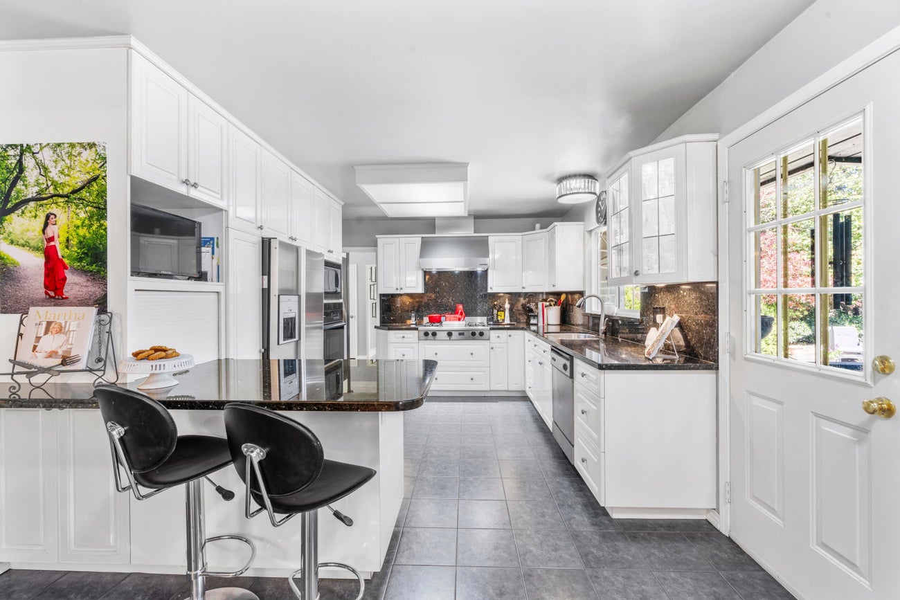 605 Victor Street - Coquitlam West Single Family Residence for Sale, 4 Bedrooms (R3124473)# - 11