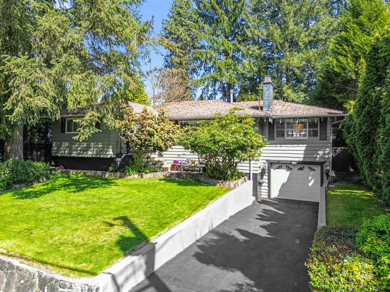 605 Victor Street - Coquitlam West Single Family Residence for Sale, 4 Bedrooms (R3124473)# - 1