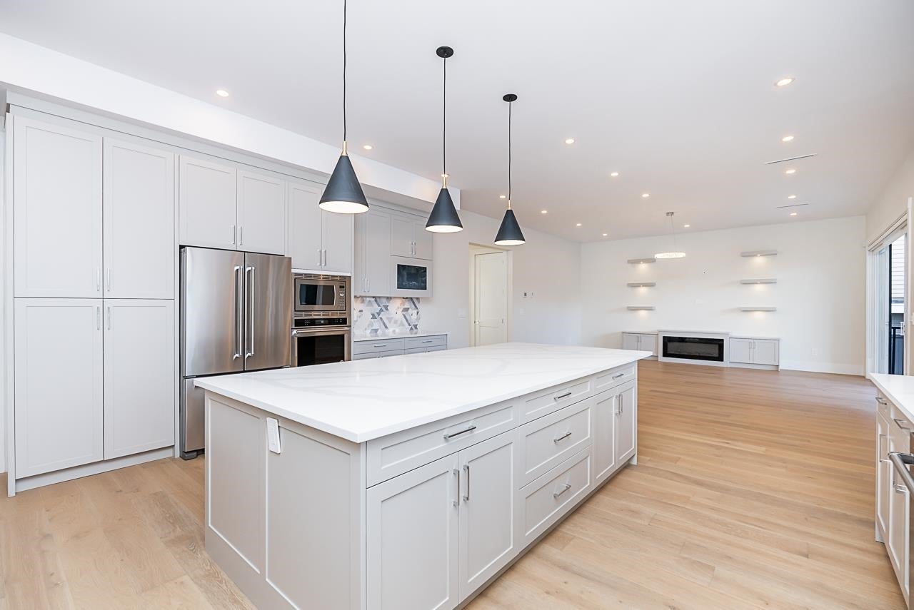 897 Cottonwood Avenue - Coquitlam West Single Family Residence for Sale, 8 Bedrooms (R3124485)# - 10