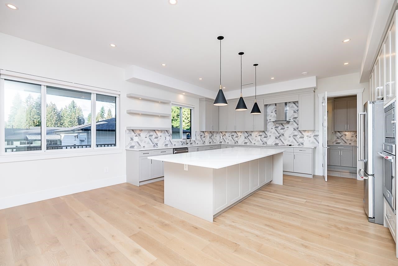 897 Cottonwood Avenue - Coquitlam West Single Family Residence for Sale, 8 Bedrooms (R3124485)# - 9