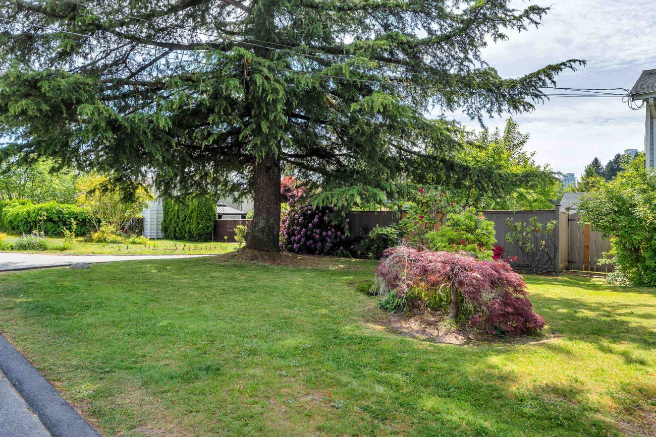 740 Townley Street - Coquitlam West Single Family Residence for Sale, 5 Bedrooms (R3124827)# - 16