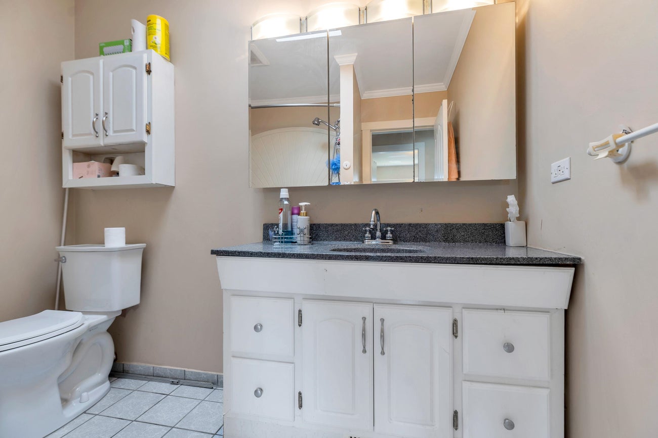 740 Townley Street - Coquitlam West Single Family Residence for Sale, 5 Bedrooms (R3124827)# - 38
