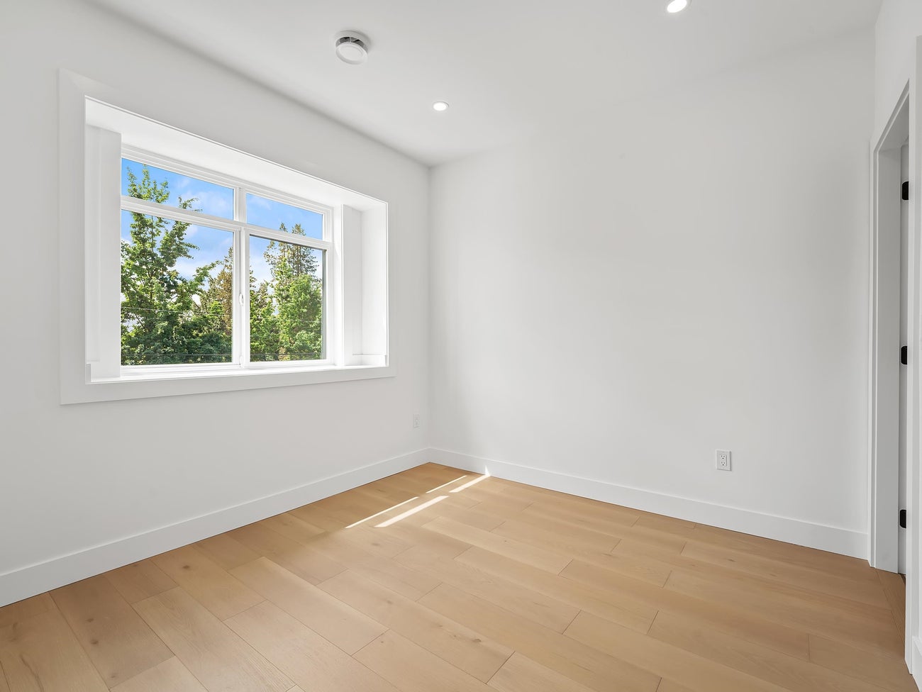 2 - 6885 Aubrey Street - Sperling-Duthie single-family-residence for Sale, 6 Bedrooms (R3126140)# - 20