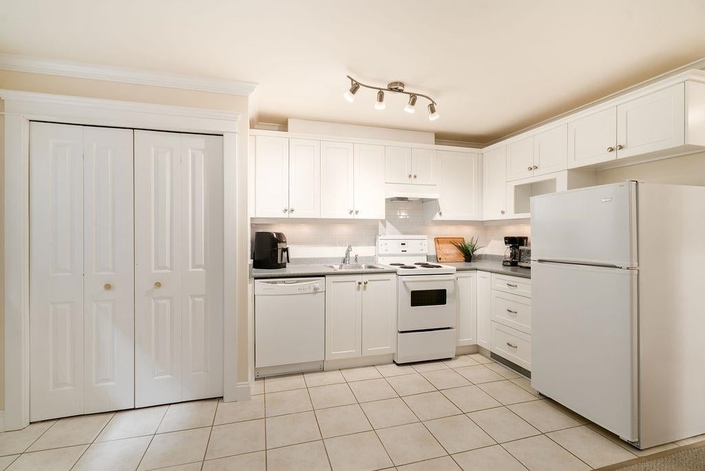 674 Colinet Street - Central Coquitlam single-family-residence for Sale, 4 Bedrooms (R3126699)# - 35