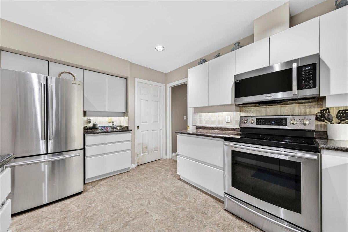 1841 Walnut Crescent - Central Coquitlam Single Family Residence for Sale, 3 Bedrooms (R3127081)# - 16
