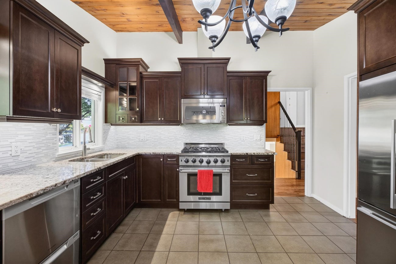 655 Macintosh Street - Central Coquitlam Single Family Residence for Sale, 3 Bedrooms (R3128041)# - 7