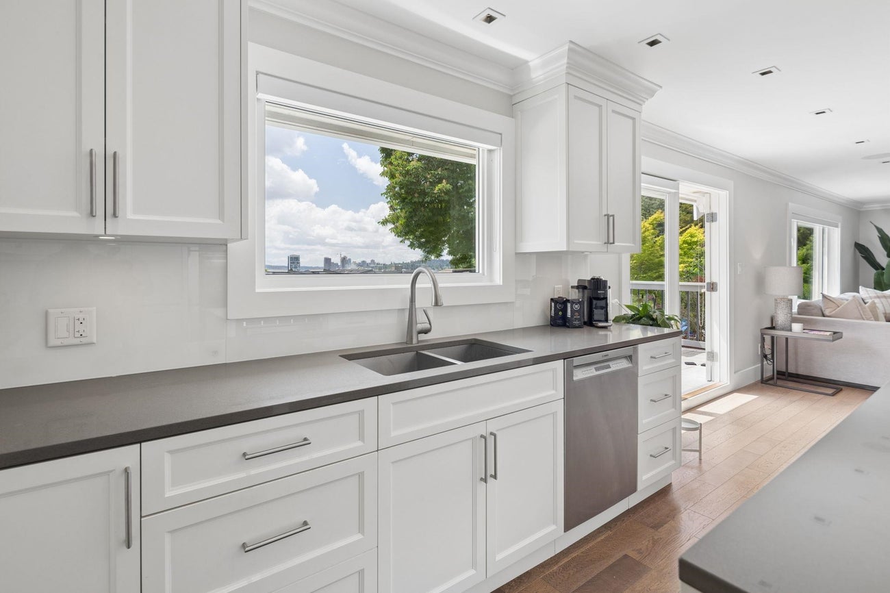 752 Shaw Avenue - Coquitlam West single-family-residence for Sale, 4 Bedrooms (R3130778)# - 11