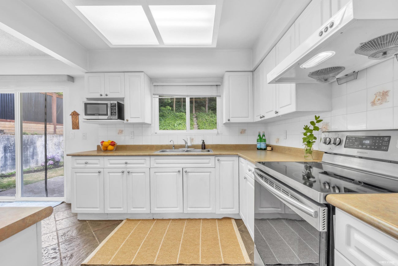 2519 Penshurst Court - Coquitlam East Single Family Residence for Sale, 4 Bedrooms (R3131739)# - 12