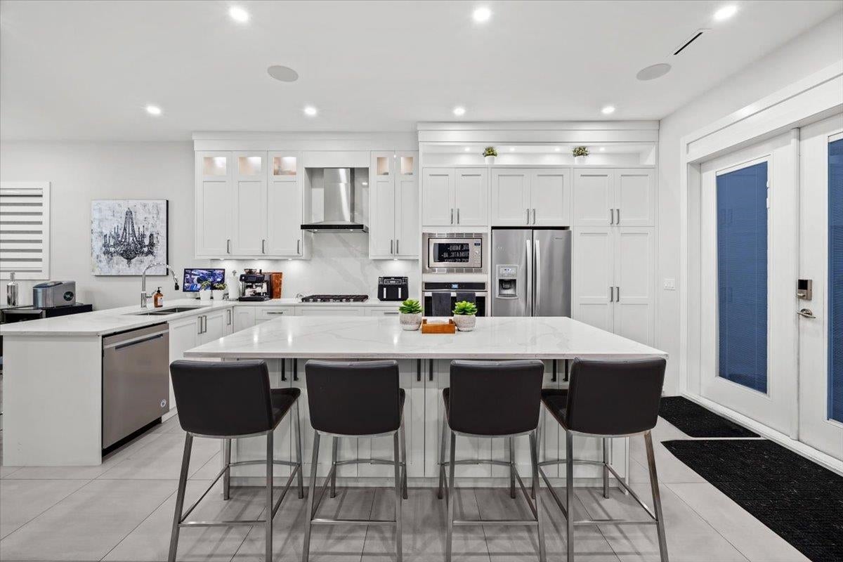 1041 Stewart Avenue - Maillardville Single Family Residence for Sale, 9 Bedrooms (R3131778)# - 6