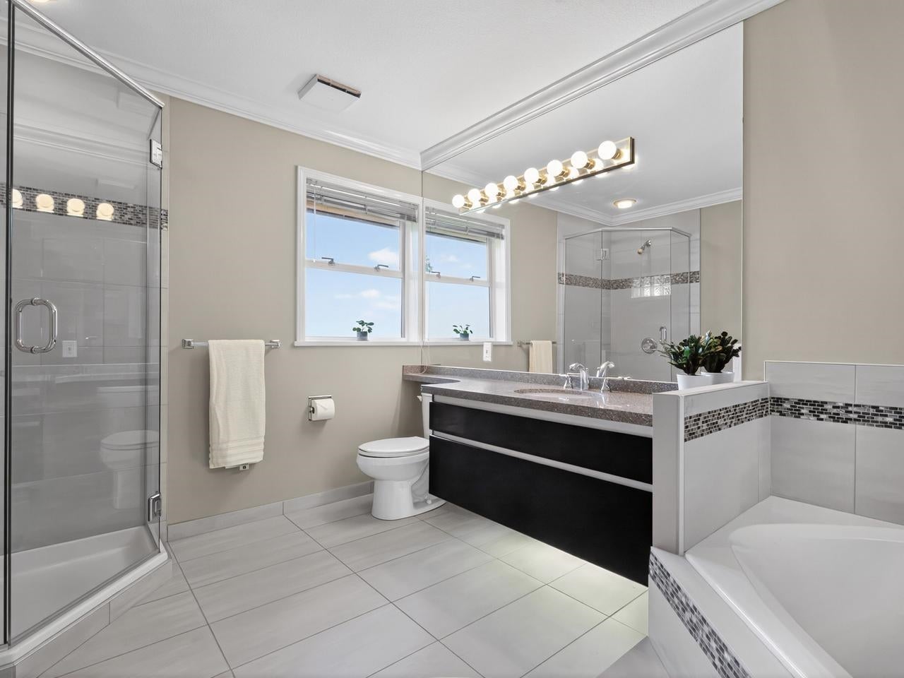 2304 Kugler Avenue - Central Coquitlam single-family-residence for Sale, 5 Bedrooms (R3132739)# - 21
