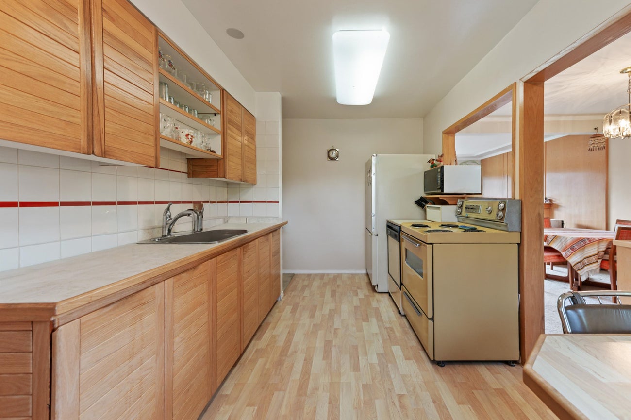 627 Harrison Avenue - Coquitlam West single-family-residence for Sale, 4 Bedrooms (R3134524)# - 13 627 Harrison Avenue - Coquitlam West single-family-residence for Sale, 4 Bedrooms (R3134524)# - 13