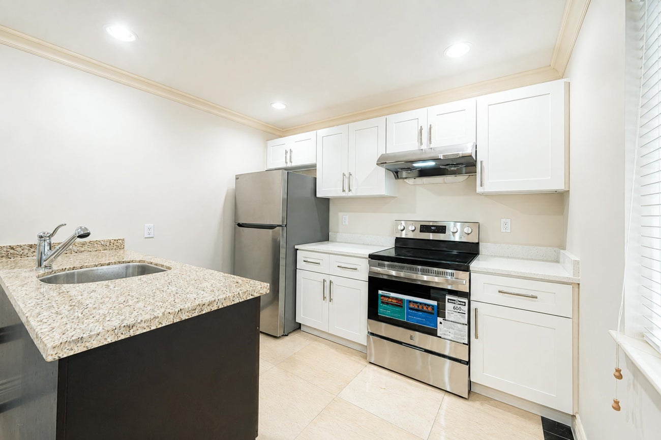 7353 Union Street - Simon Fraser Univer. Single Family Residence for Sale, 6 Bedrooms (R3135281)# - 31