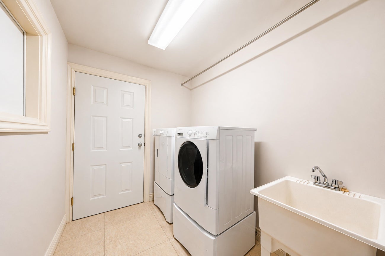 7353 Union Street - Simon Fraser Univer. Single Family Residence for Sale, 6 Bedrooms (R3135281)# - 36