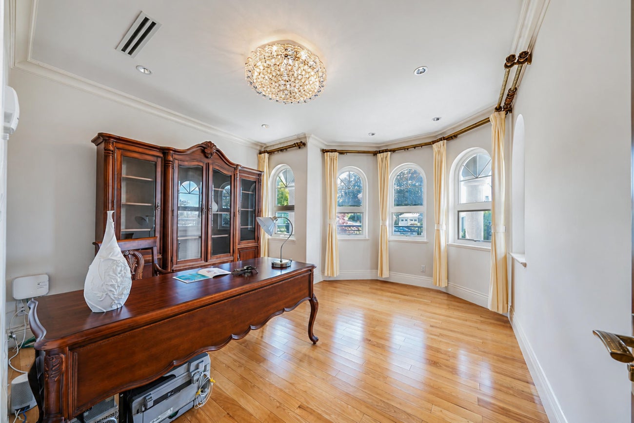 7353 Union Street - Simon Fraser Univer. Single Family Residence for Sale, 6 Bedrooms (R3135281)# - 6
