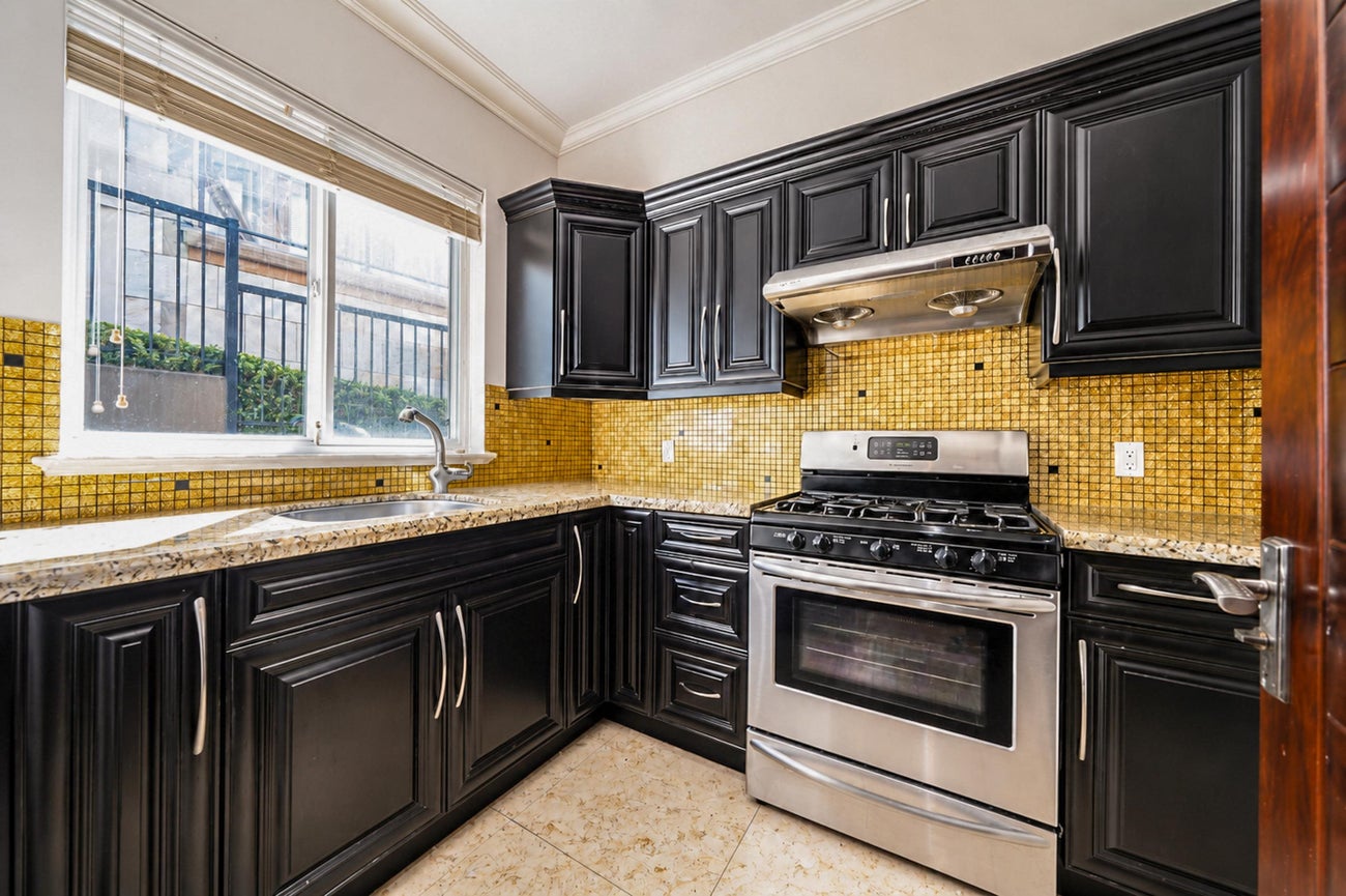 7353 Union Street - Simon Fraser Univer. Single Family Residence for Sale, 6 Bedrooms (R3135281)# - 9