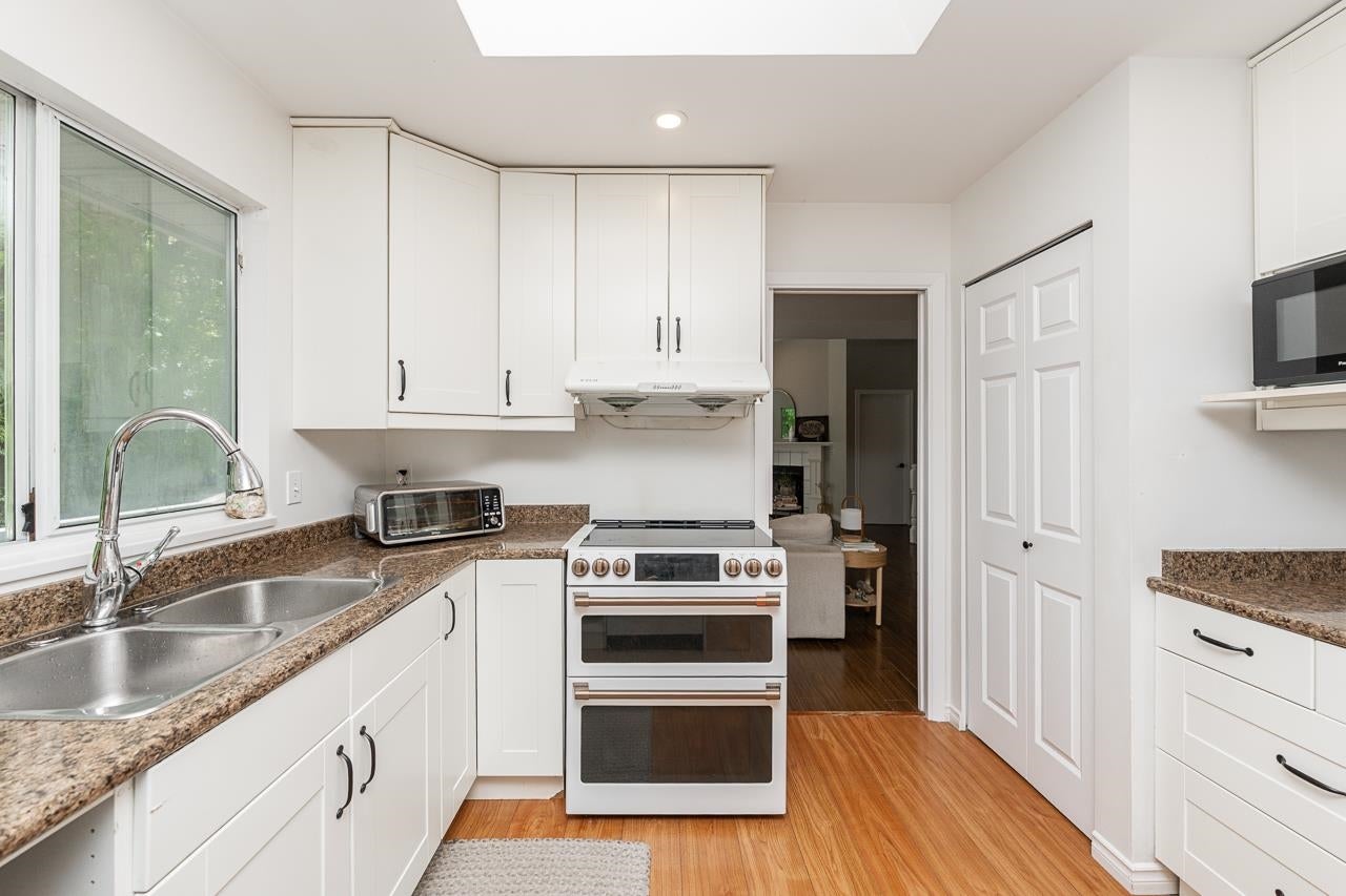 1221 Rochester Avenue - Central Coquitlam Single Family Residence for Sale, 4 Bedrooms (R3135449)# - 15