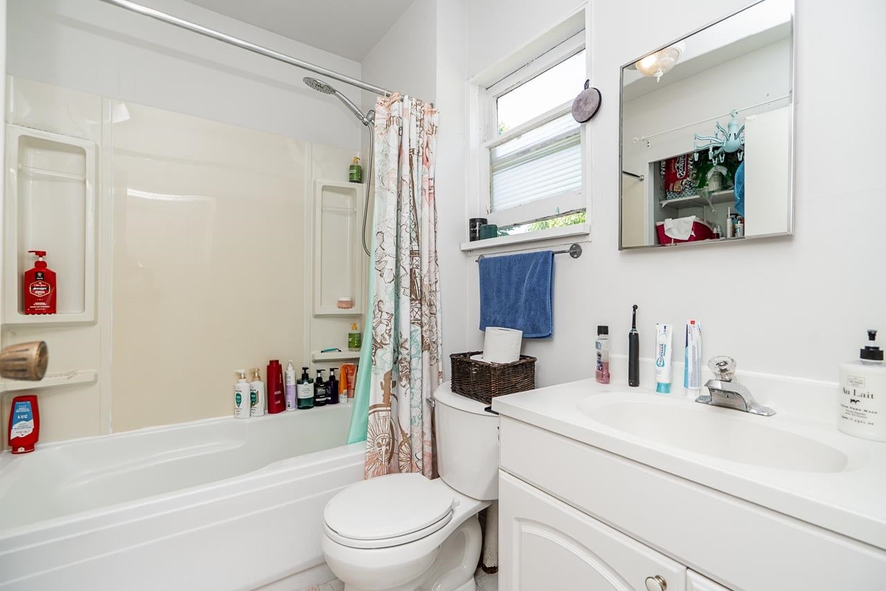715 Roderick Avenue - Coquitlam West Single Family Residence for Sale, 3 Bedrooms (R3136949)# - 20