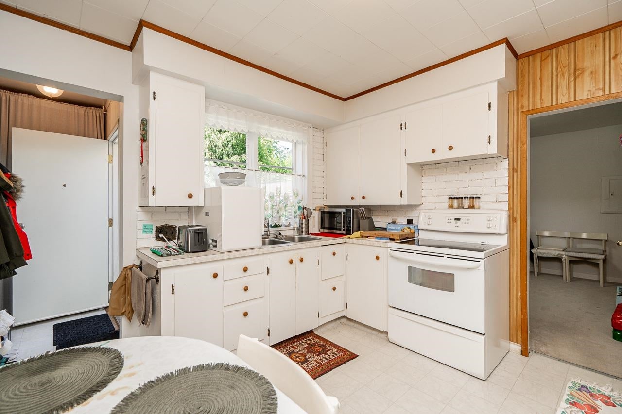715 Roderick Avenue - Coquitlam West Single Family Residence for Sale, 3 Bedrooms (R3136949)# - 9