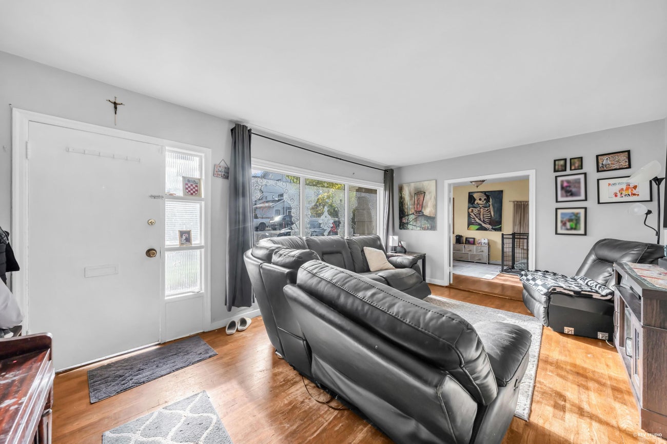 735 Lea Avenue - Coquitlam West Single Family Residence for Sale, 3 Bedrooms (R3137499)# - 8