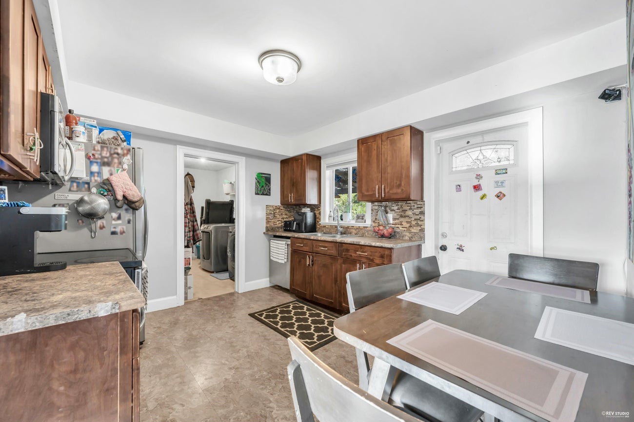 735 Lea Avenue - Coquitlam West Single Family Residence for Sale, 3 Bedrooms (R3137499)# - 9