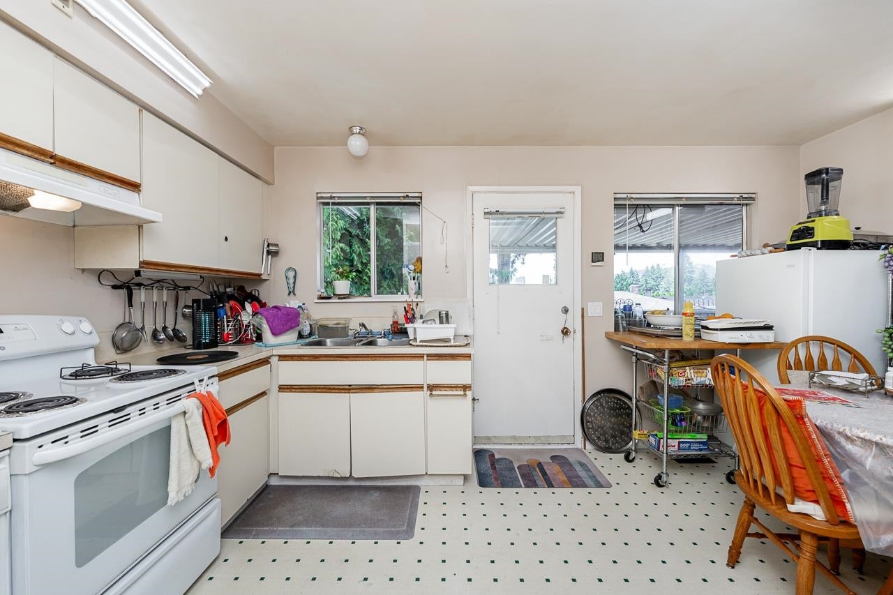 716 Colinet Street - Central Coquitlam Single Family Residence for Sale, 5 Bedrooms (R3138664)# - 11