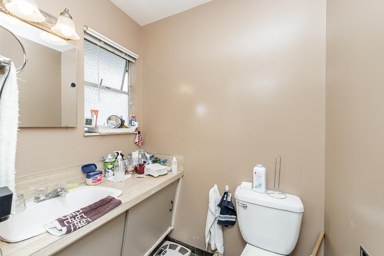 716 Colinet Street - Central Coquitlam Single Family Residence for Sale, 5 Bedrooms (R3138664)# - 17