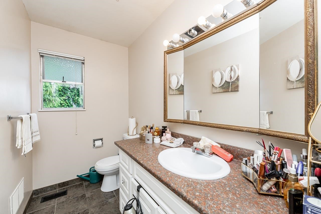 716 Colinet Street - Central Coquitlam Single Family Residence for Sale, 5 Bedrooms (R3138664)# - 20